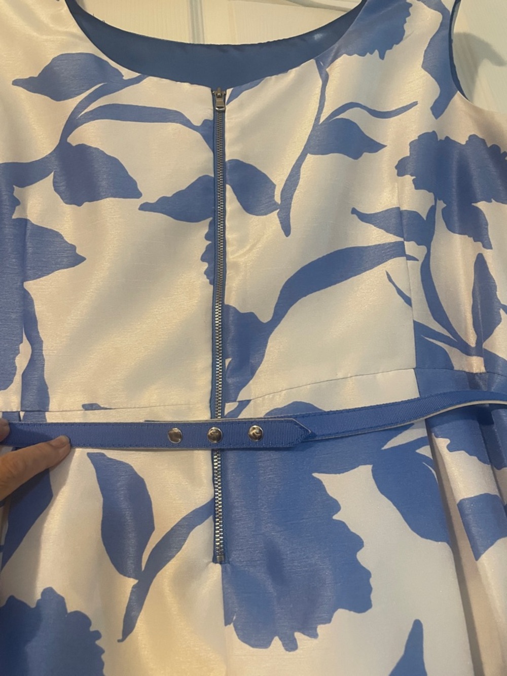 Danny & Nicole White Dress with Blue Floral Print - Picture 5 of 10